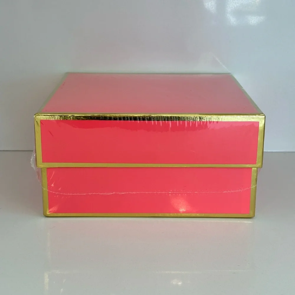 Sugar Paper Los Angeles Square Pink Gift Box - Picture 2 of 6